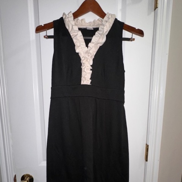 London Times Size 8 Black & Cream Ruffle Collar Dress – Timeless Elegance - Picture 5 of 5